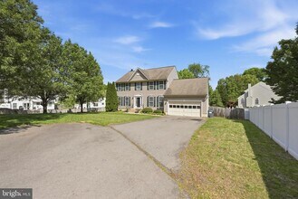 11 St Marks Ct in Stafford, VA - Building Photo - Building Photo