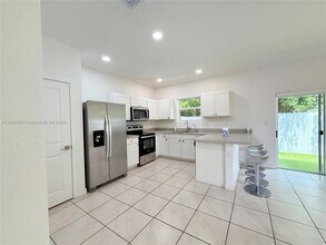 1743 SE 9th Terrace in Florida City, FL - Building Photo - Building Photo