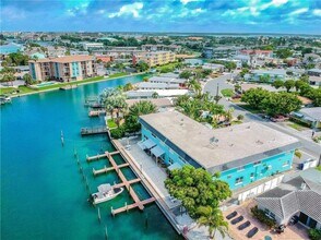 11440 1st St E in Treasure Island, FL - Building Photo - Building Photo