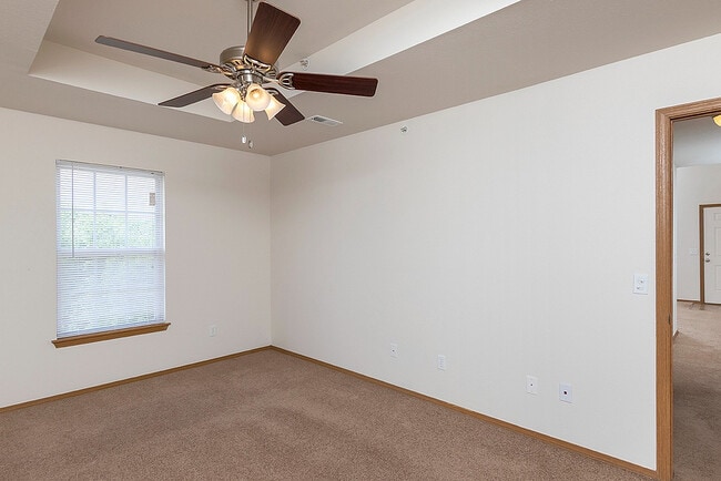 Lakewood Village in Springfield, MO - Building Photo - Building Photo