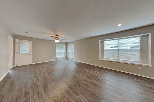 2039 Greencrest Dr in Missouri City, TX - Building Photo - Building Photo