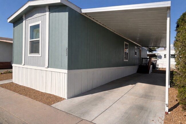 2627 S Lamb Blvd in Las Vegas, NV - Foto de edificio - Building Photo