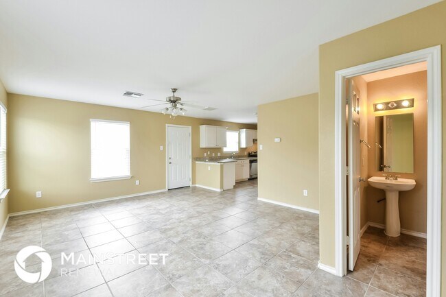 5502 Hidden Canyon in San Antonio, TX - Building Photo - Building Photo