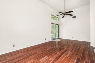 5314 Lake Golden Dr in San Antonio, TX - Building Photo - Building Photo