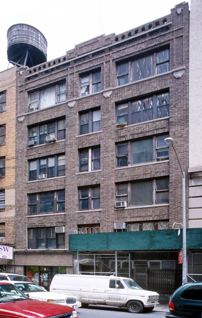 165 W 26th St in New York, NY - Building Photo - Building Photo