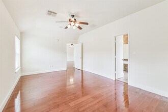 7 Heron Hollow Ct in Spring, TX - Building Photo - Building Photo