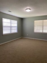 7520 Thompson Rd in Baytown, TX - Foto de edificio - Building Photo