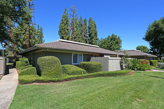 Monterey Pines Apartments in Fresno, CA - Building Photo - Building Photo