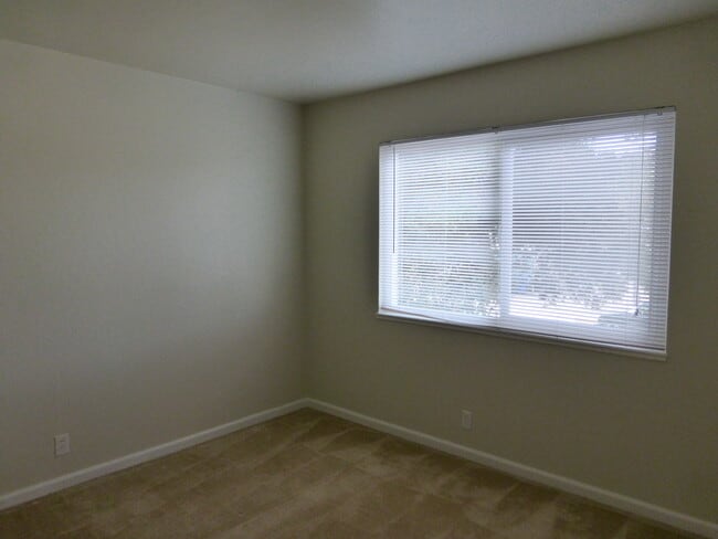 1642 Queen Charlotte Dr, Unit 3 in Sunnyvale, CA - Building Photo - Building Photo