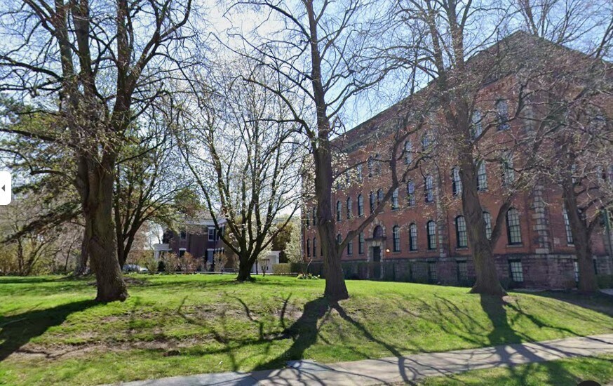 300 Alexander St in Rochester, NY - Building Photo