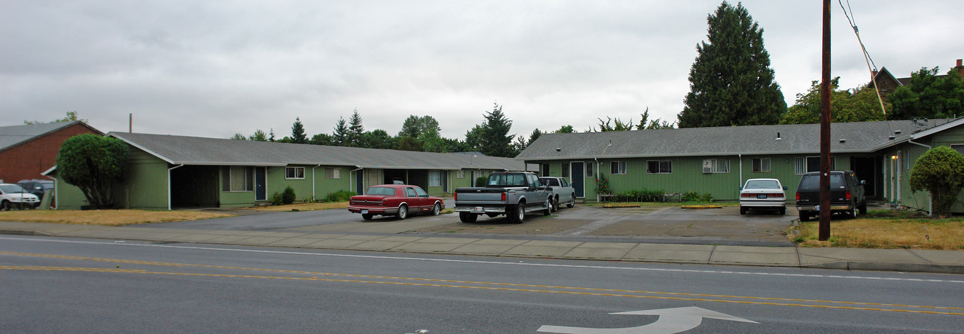 1022-1092 Savage Rd NE in Salem, OR - Building Photo