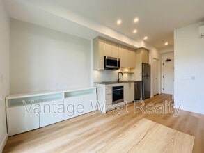 1274-1274 Devonshire Ave in Kelowna, BC - Building Photo - Building Photo