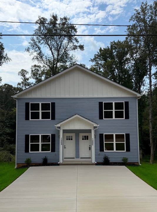 120 Brookmeade Dr in Anderson, SC - Foto de edificio