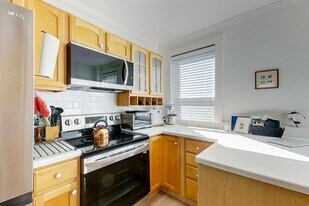 28 Hall Ave, Unit 1 in Newport, RI - Building Photo