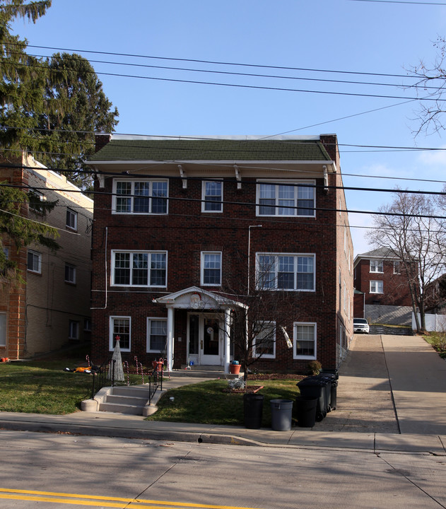 1518 Mcfarland Rd in Pittsburgh, PA - Foto de edificio