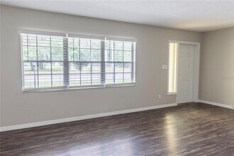 3005 S Kings Ave in Brandon, FL - Building Photo - Building Photo