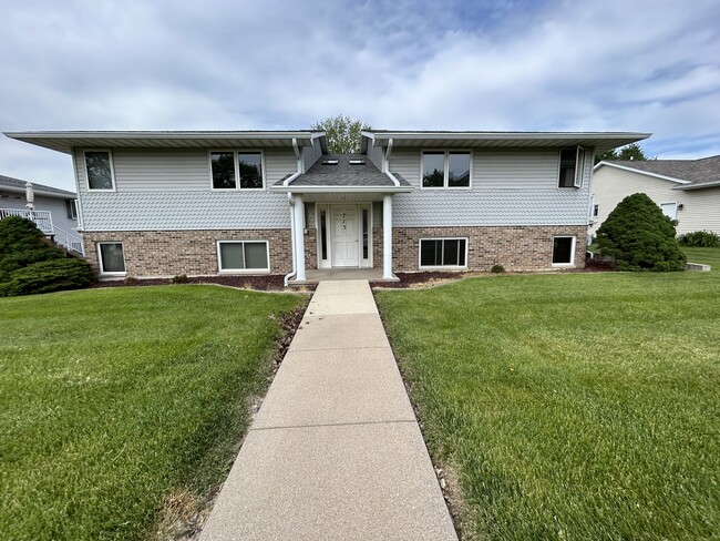 715 S Canterbury Dr, Unit 3