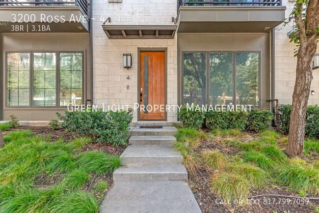 3200 Ross Ave in Dallas, TX - Foto de edificio - Building Photo