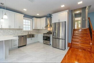 210-215 5th St in Jersey City, NJ - Building Photo - Building Photo