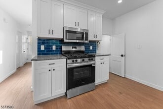 65 Anderson St in Raritan, NJ - Building Photo - Building Photo