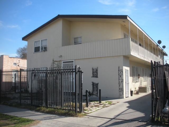 220 W 41st Pl in Los Angeles, CA - Building Photo