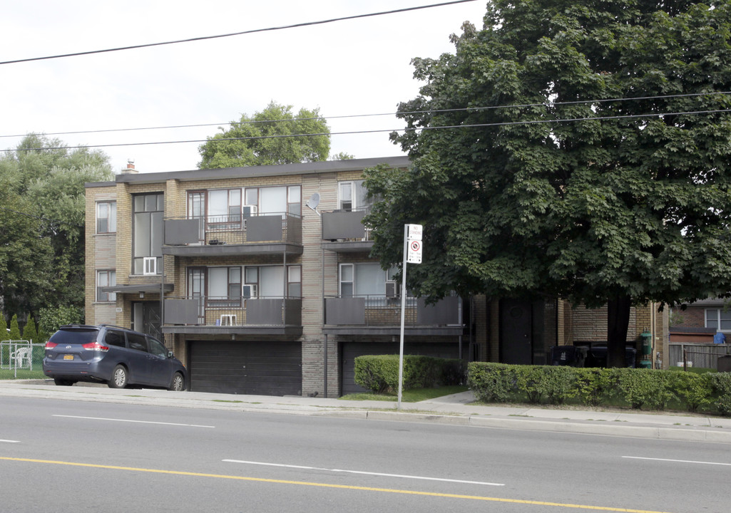 448 Lawrence Ave W in Toronto, ON - Building Photo