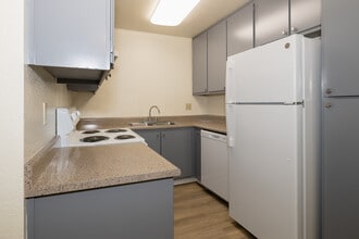 Natomas Village Apartments in Sacramento, CA - Foto de edificio - Interior Photo