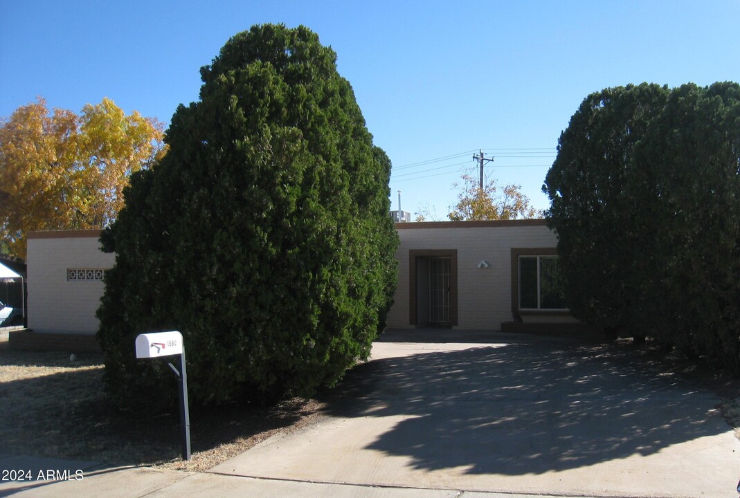 1580 Bella Vista Dr in Sierra Vista, AZ - Foto de edificio