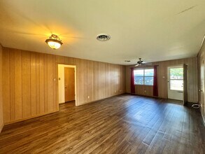 719 Lake Dr in Kerrville, TX - Building Photo - Building Photo