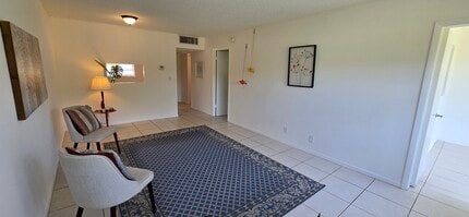 5031 W Oakland Park Blvd, Unit 105 in Lauderdale Lakes, FL - Building Photo - Building Photo