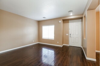 5523 Amy Lynn St in North Las Vegas, NV - Building Photo - Building Photo
