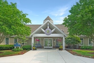 Manchester Oaks in Franklin, WI - Foto de edificio - Building Photo