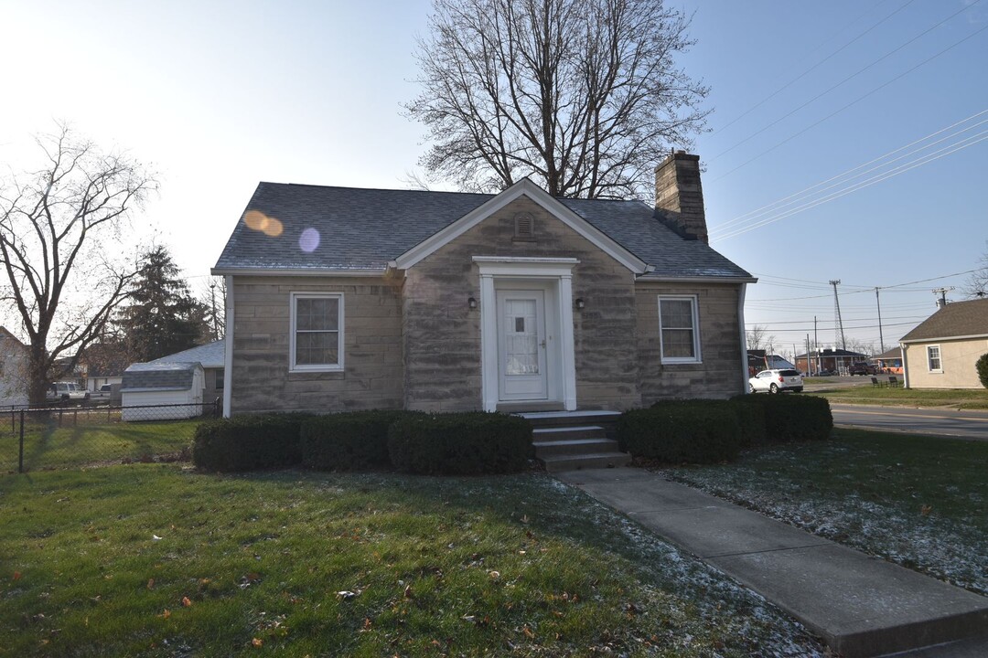 953 W North St in Greenfield, IN - Building Photo