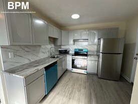 256 Parker Hill Ave, Unit 13 Apartamentos