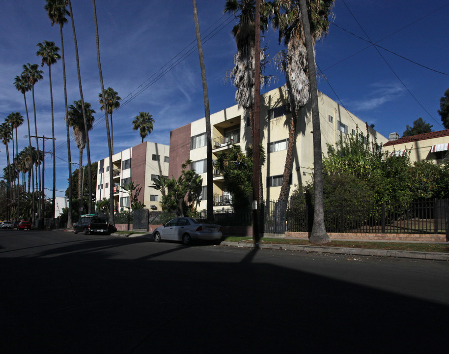 5361 Russell Ave in Los Angeles, CA - Foto de edificio