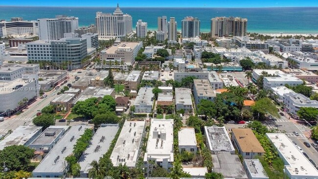 1532 Drexel Ave in Miami Beach, FL - Foto de edificio - Building Photo