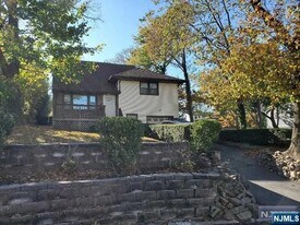 42 Irving Ave in Englewood Cliffs, NJ - Building Photo