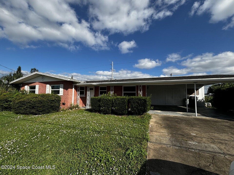 707 Fern Ave in Titusville, FL - Building Photo