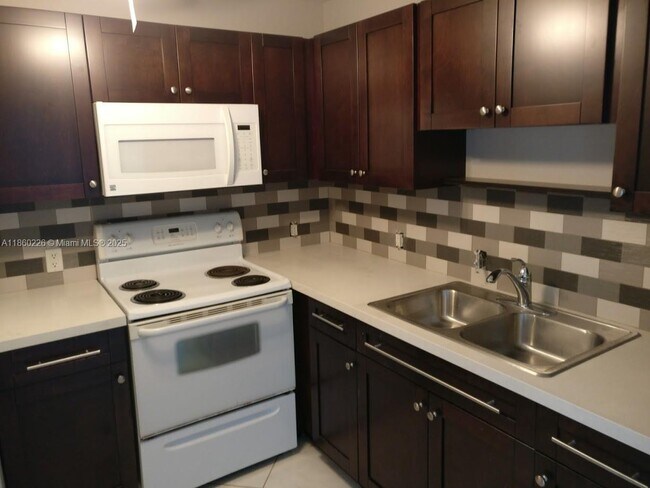 139 Tuscany B in Delray Beach, FL - Building Photo - Building Photo