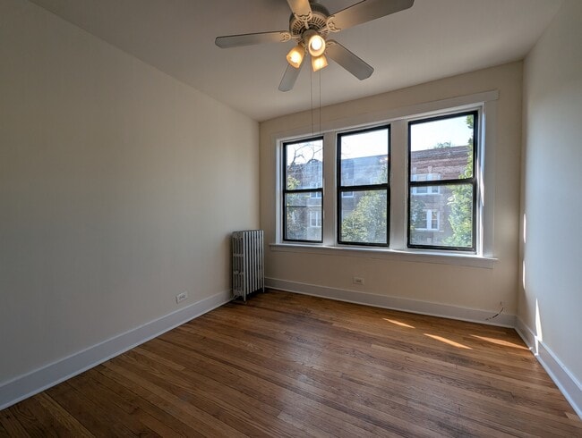 1532 N Kedzie Ave in Chicago, IL - Building Photo - Building Photo