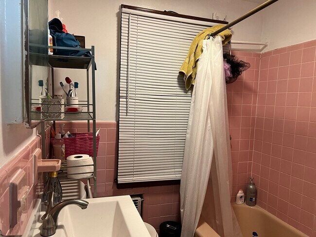 885 Salem St, Unit #885 in Malden, MA - Building Photo - Building Photo