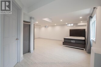 259 Walter English Dr in East Gwillimbury, ON - Building Photo - Building Photo