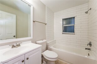 2904 Wanda Ave S in Lehigh Acres, FL - Building Photo