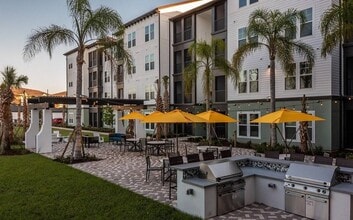 Mariblu Hunters Creek 55+ Active Adult Apartment Homes in Kissimmee, FL - Foto de edificio - Building Photo