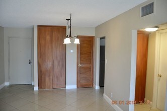 405 S Pine Island Rd-Unit -D-414 in Plantation, FL - Building Photo - Building Photo