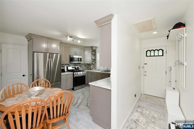 property at 721 Hamburg Tpke