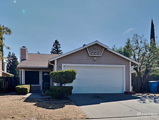119 Catalpa Ln in Vacaville, CA - Building Photo - Building Photo