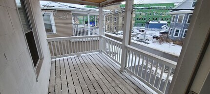 53 Center St in Torrington, CT - Foto de edificio - Building Photo