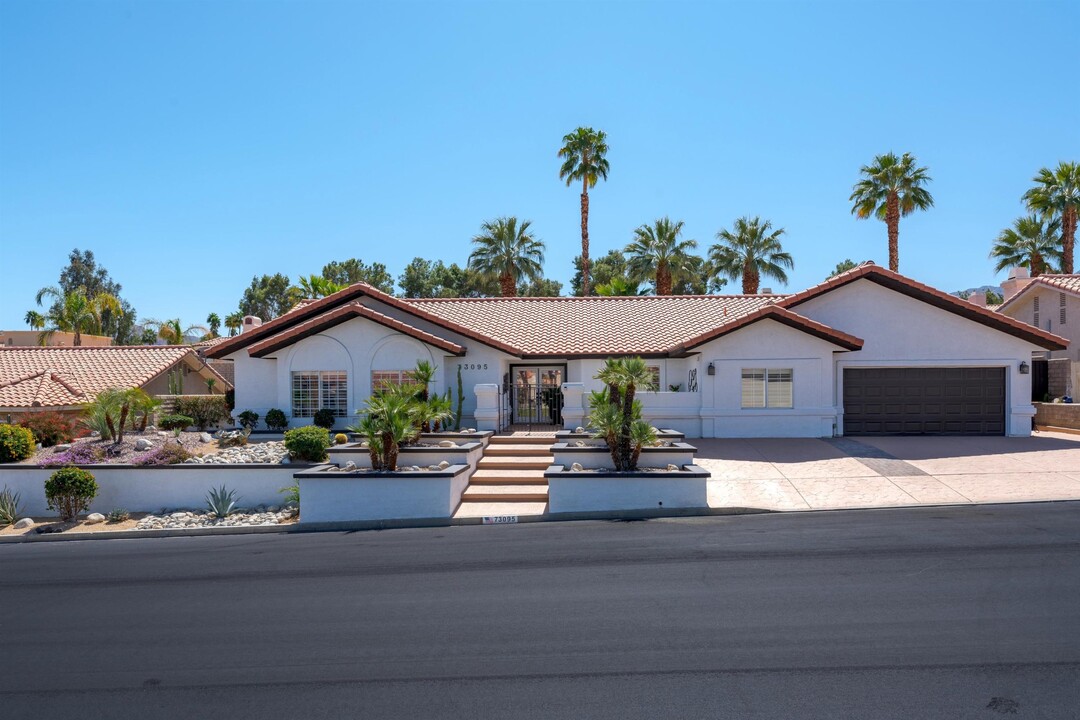 73095 Deer Grass Dr in Palm Desert, CA - Foto de edificio