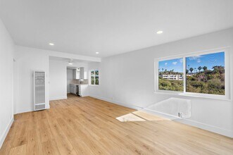 213 Avenida Lobeiro in San Clemente, CA - Foto de edificio - Building Photo